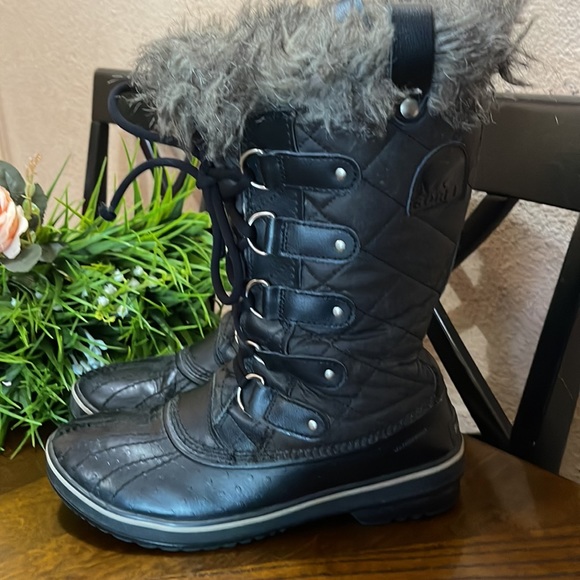 Sorel Shoes - BEAUTIFUL SOREL JOAN of ARTIC BOOTS🖤🖤